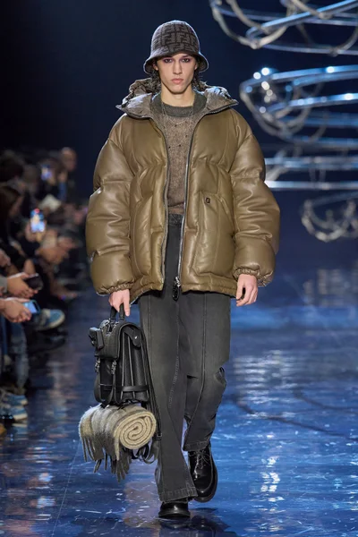 Look 28